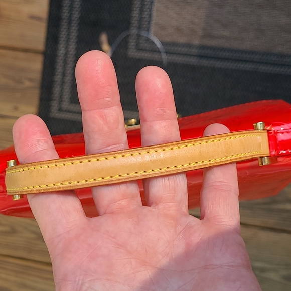 LOUIS VUITTON SPRING STREET RED VERNIS BAG - Picture 5 of 15